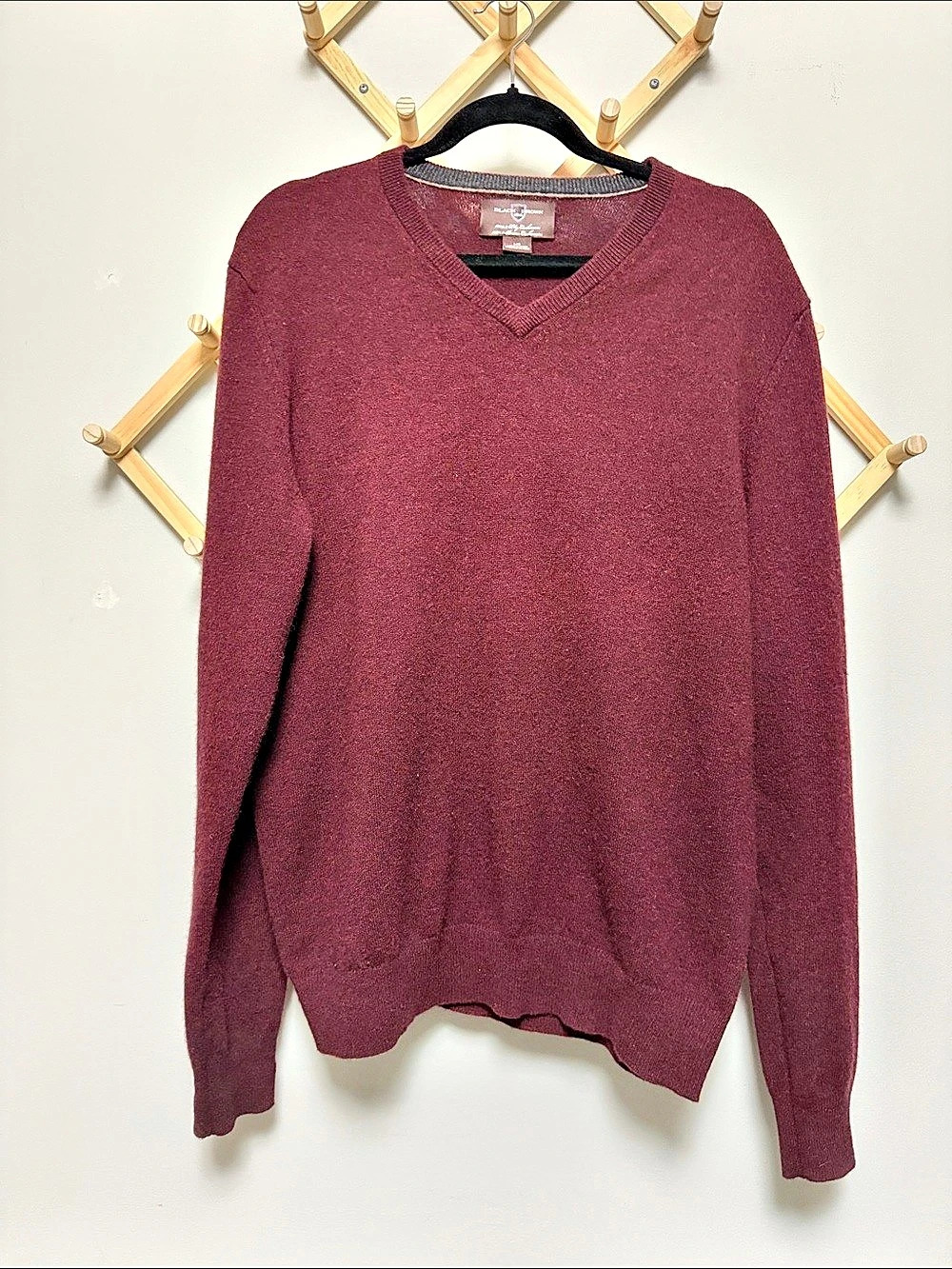Black Brown 1826 V-Neck Cashmere Sweater Size Large Burgundy